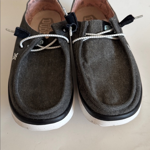 Hey Dude Wendy Peak Chambray Dark Gray Platform Loafer Shoes size 7 - Picture 3 of 9